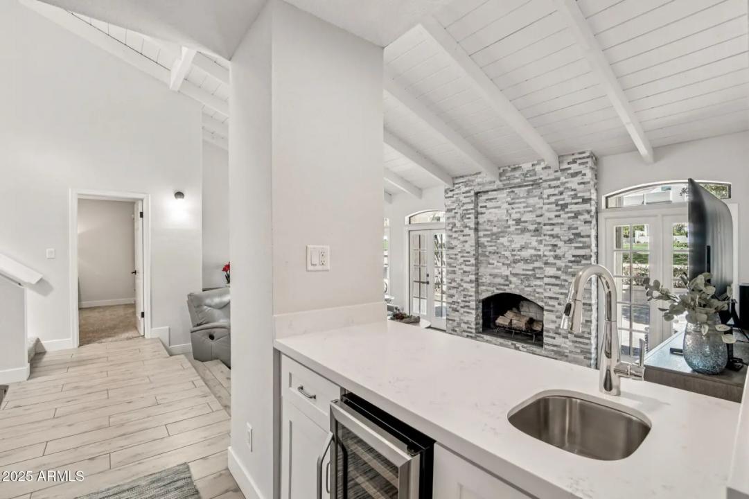 Real Estate Picture 12