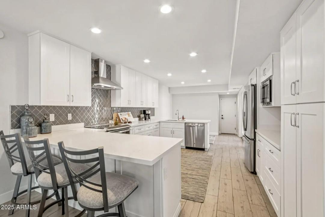 Real Estate Picture 13