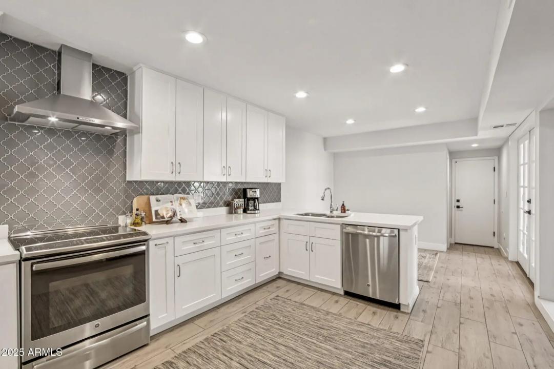 Real Estate Picture 14