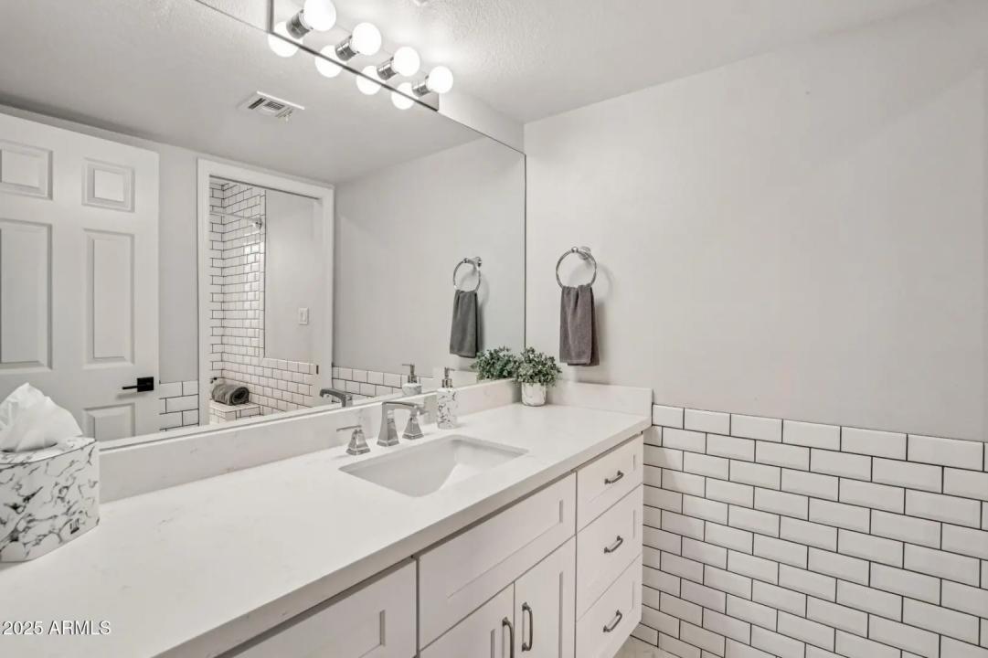 Real Estate Picture 23