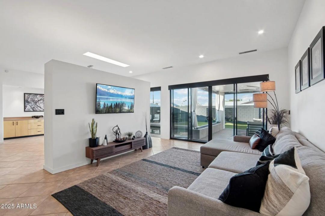 Real Estate Picture 14