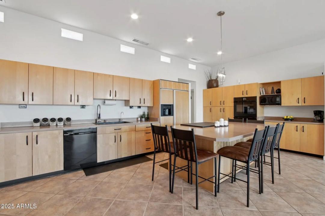 Real Estate Picture 7