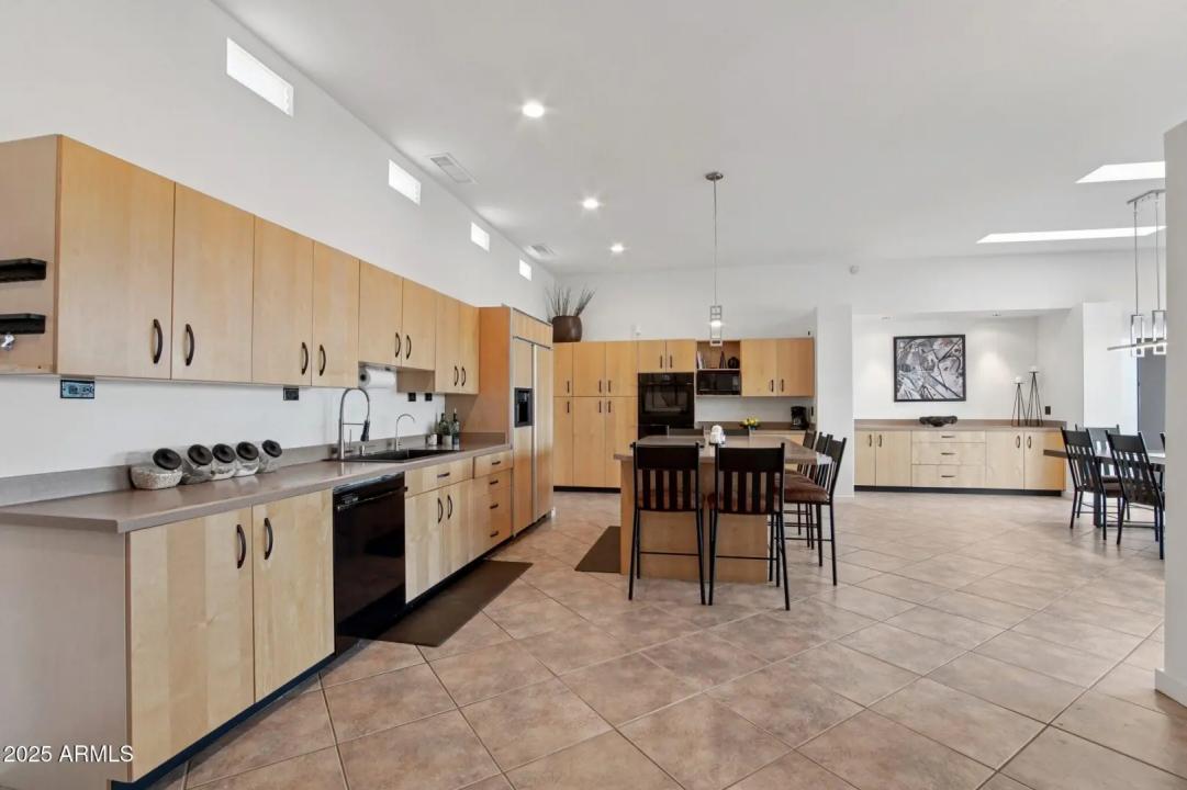 Real Estate Picture 8