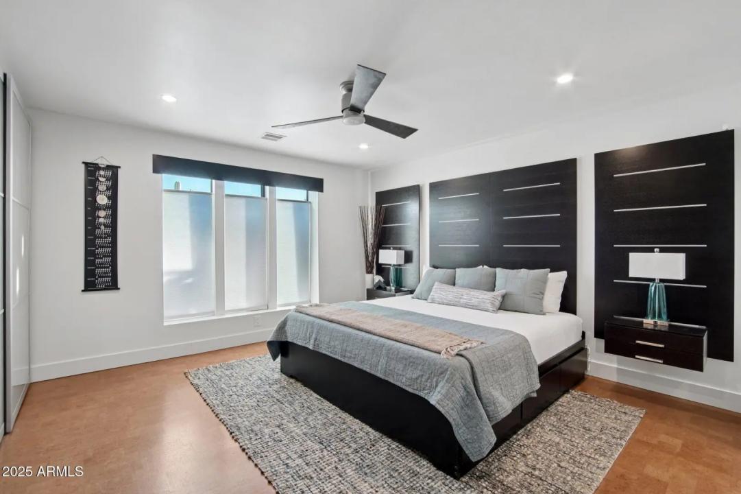 Real Estate Picture 16