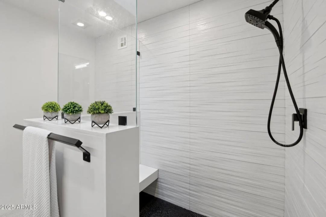 Real Estate Picture 22