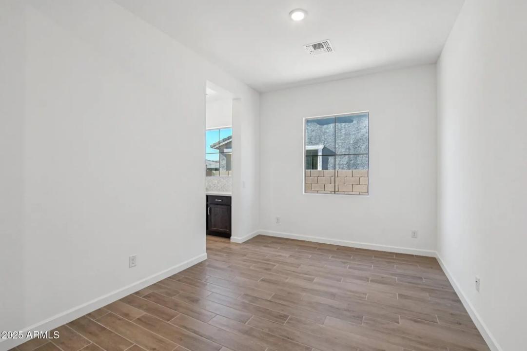 Real Estate Picture 7