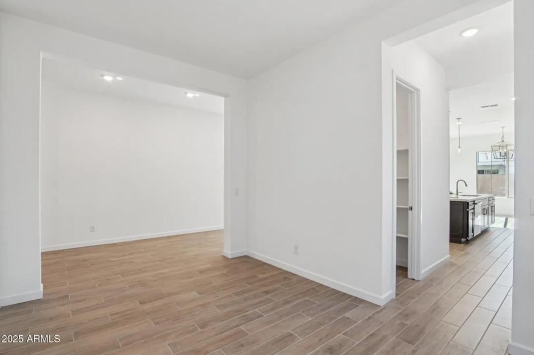 Real Estate Picture 8