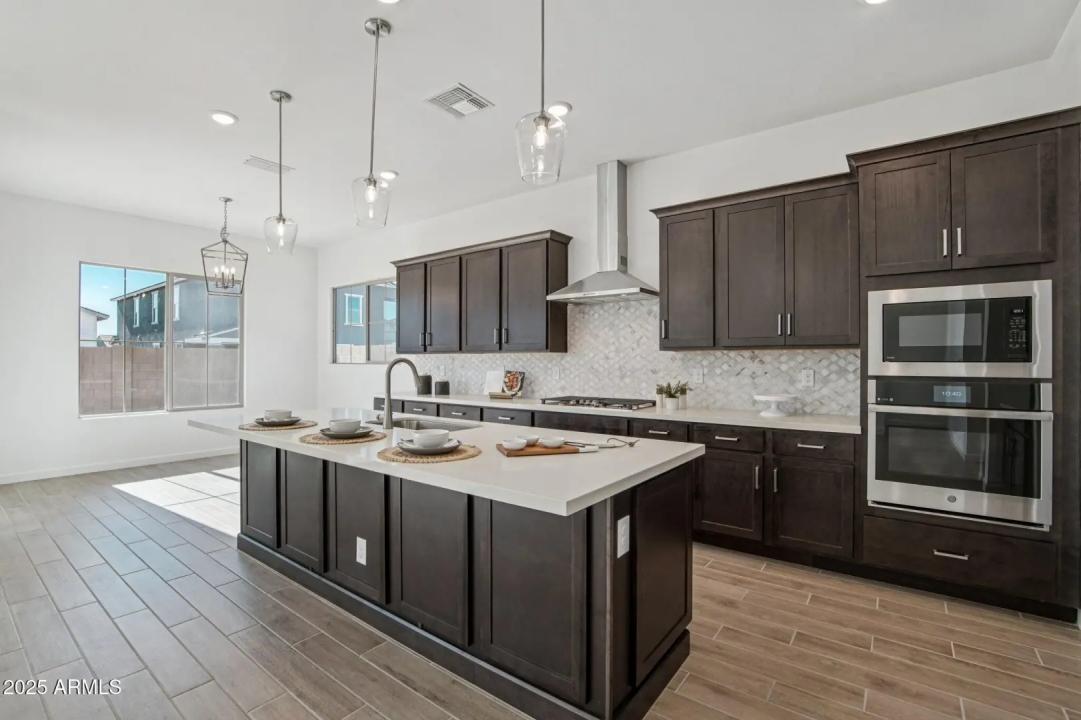 Real Estate Picture 13