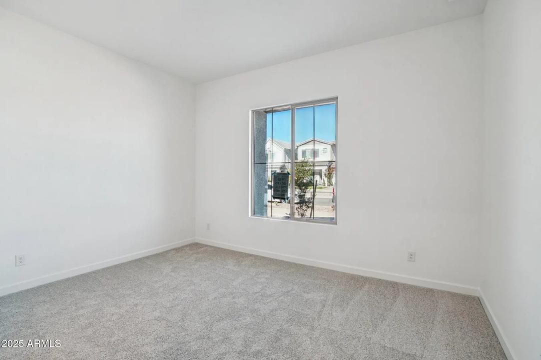 Real Estate Picture 18