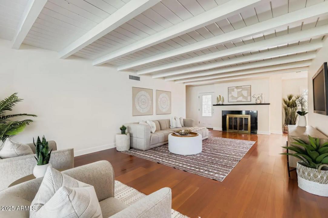 Real Estate Picture 5