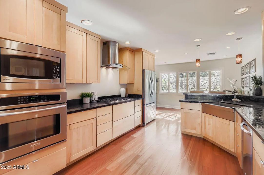 Real Estate Picture 6