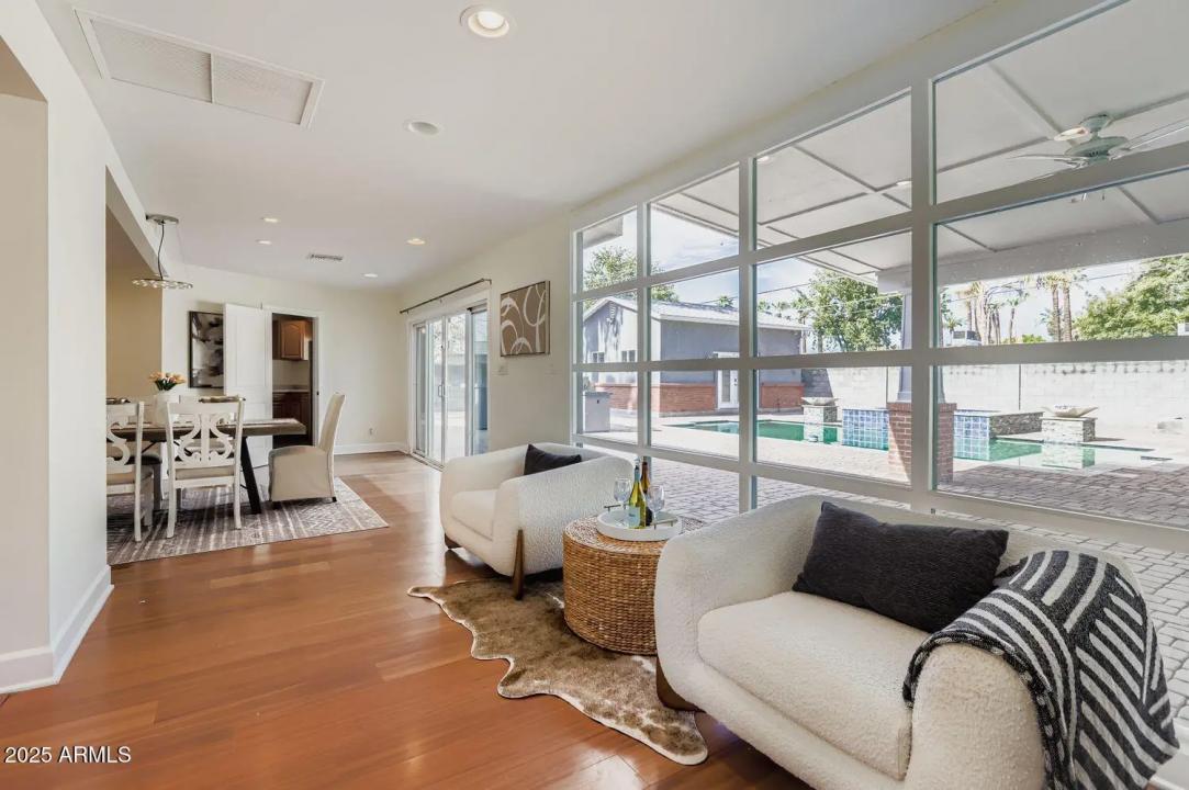 Real Estate Picture 7