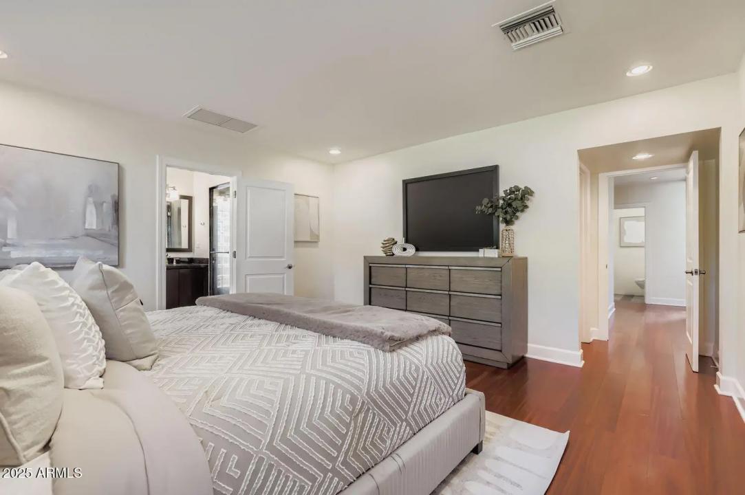 Real Estate Picture 9