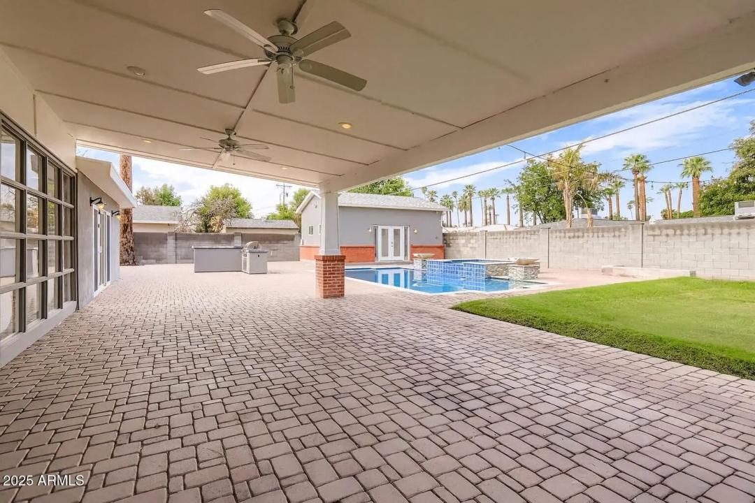 Real Estate Picture 3