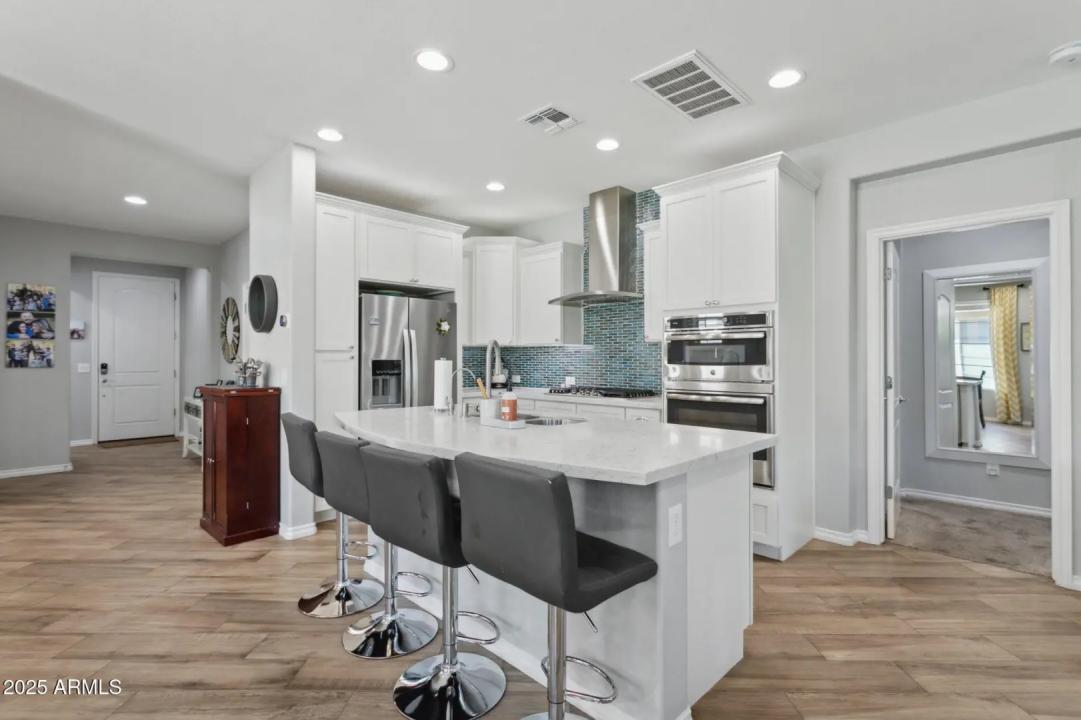 Real Estate Picture 3