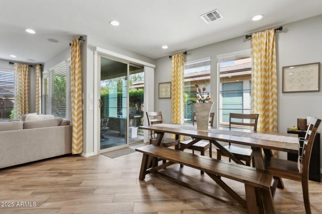 Real Estate Picture 8