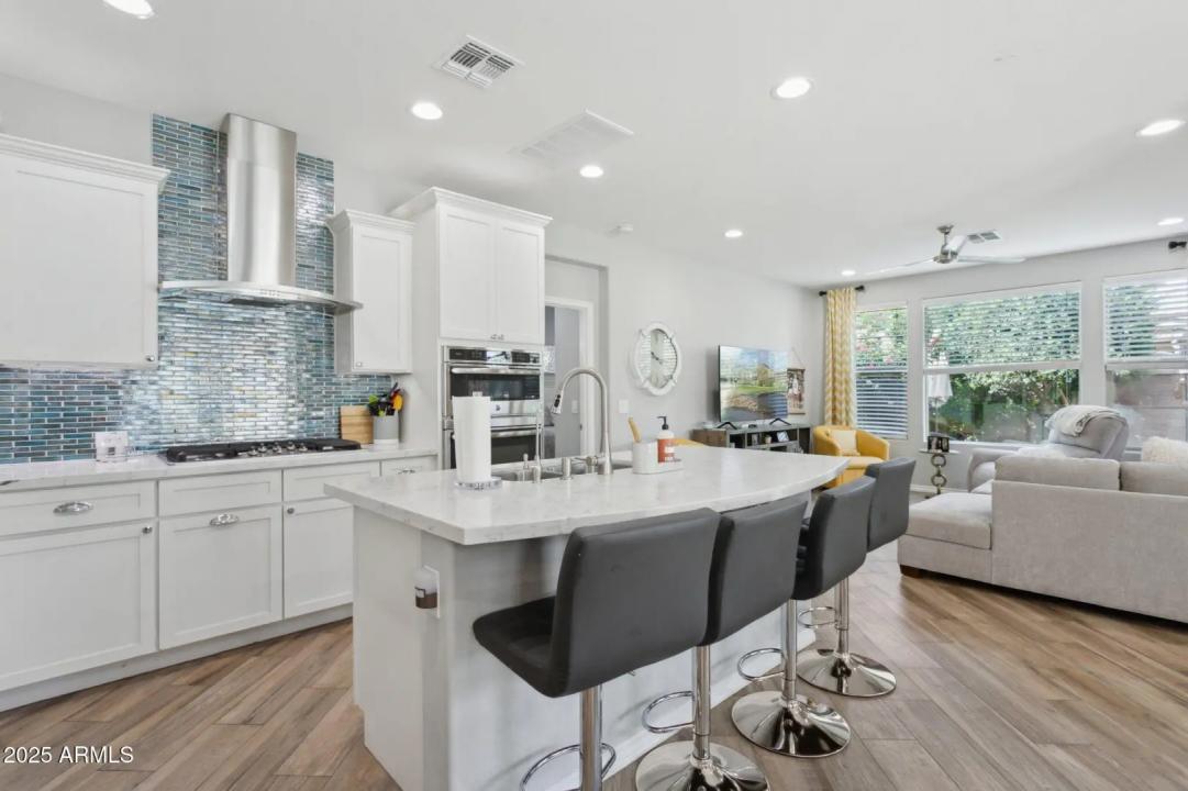Real Estate Picture 9