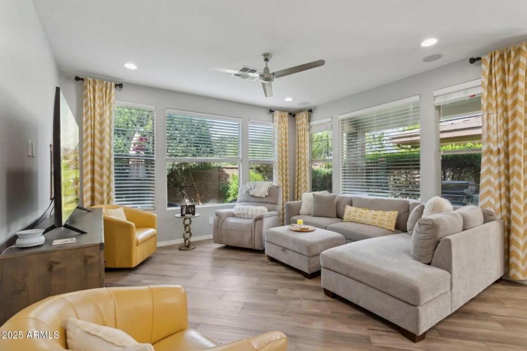 Real Estate Picture 12
