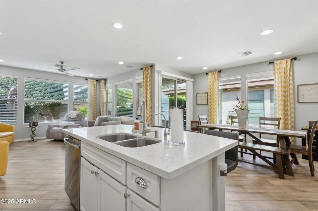 Real Estate Picture 11