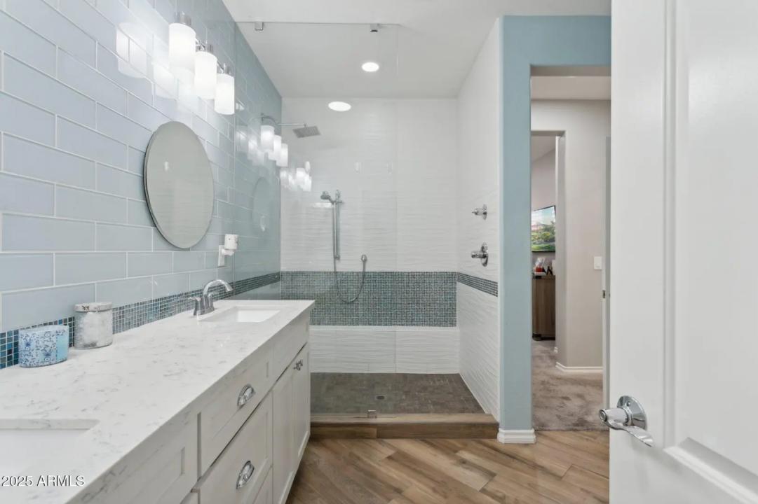 Real Estate Picture 14