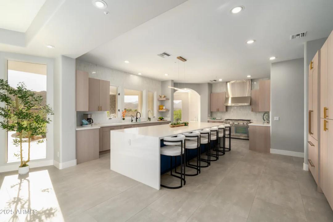 Real Estate Picture 8