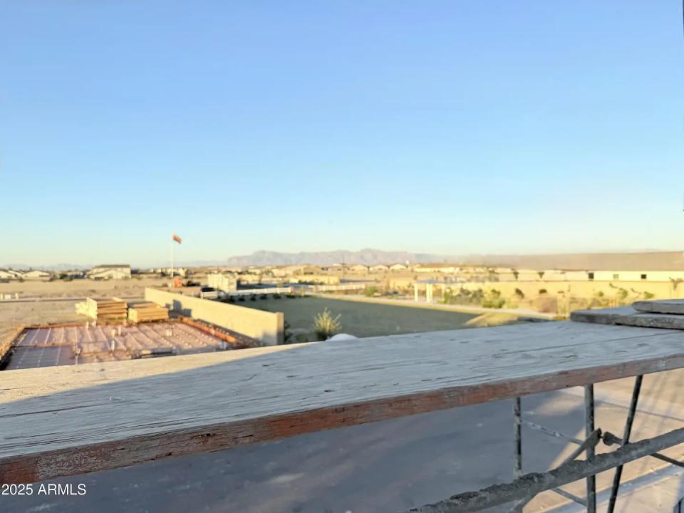 Real Estate Picture 12