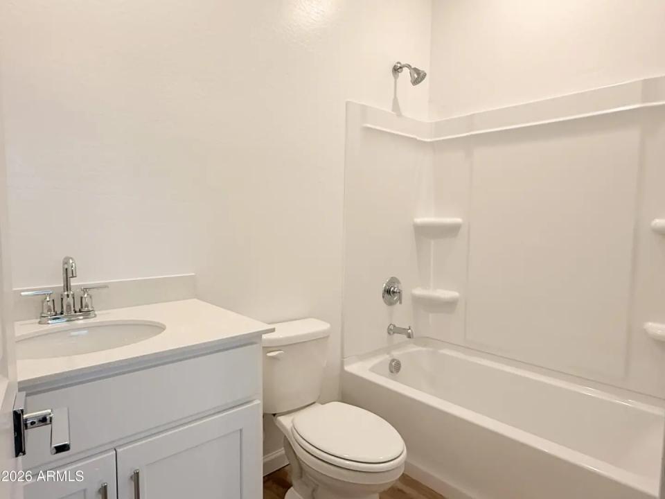 Real Estate Picture 4