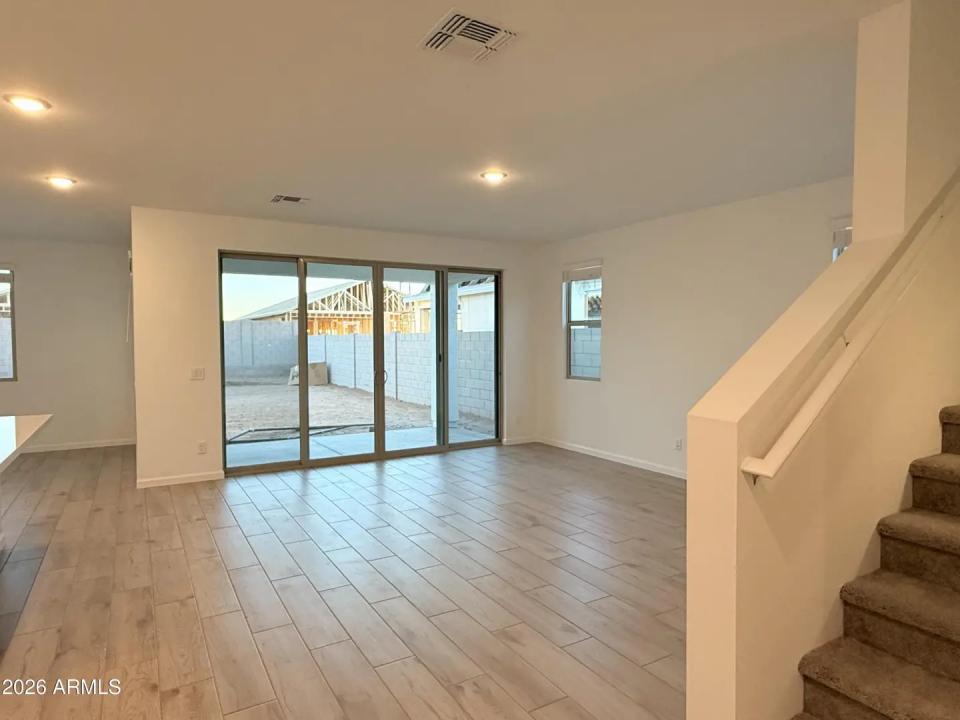 Real Estate Picture 5