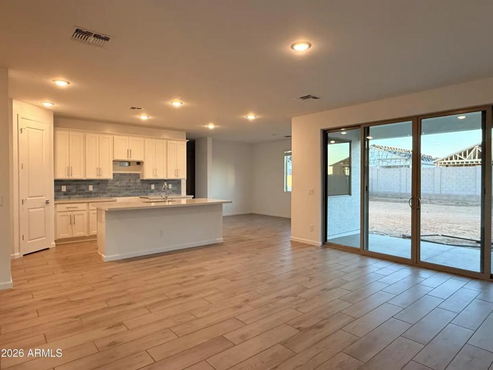 Real Estate Picture 7