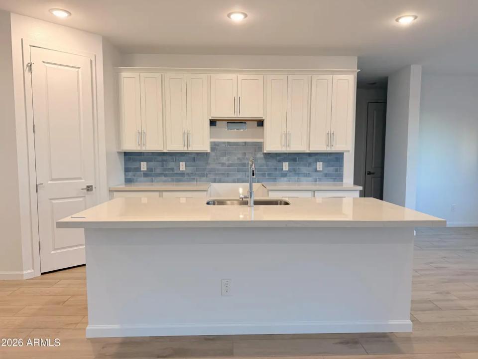 Real Estate Picture 8