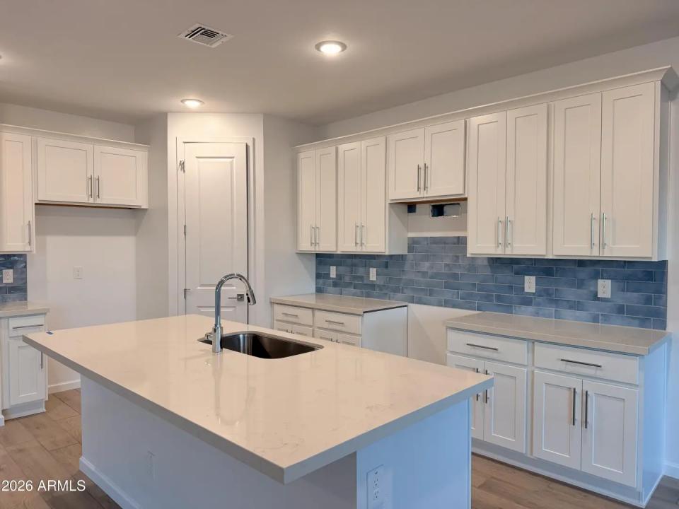 Real Estate Picture 9