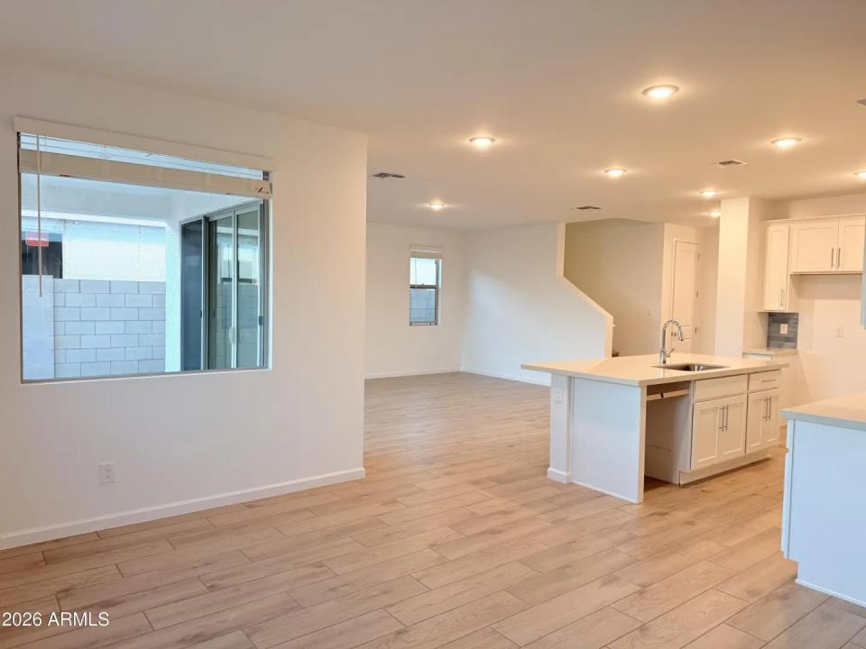 Real Estate Picture 11