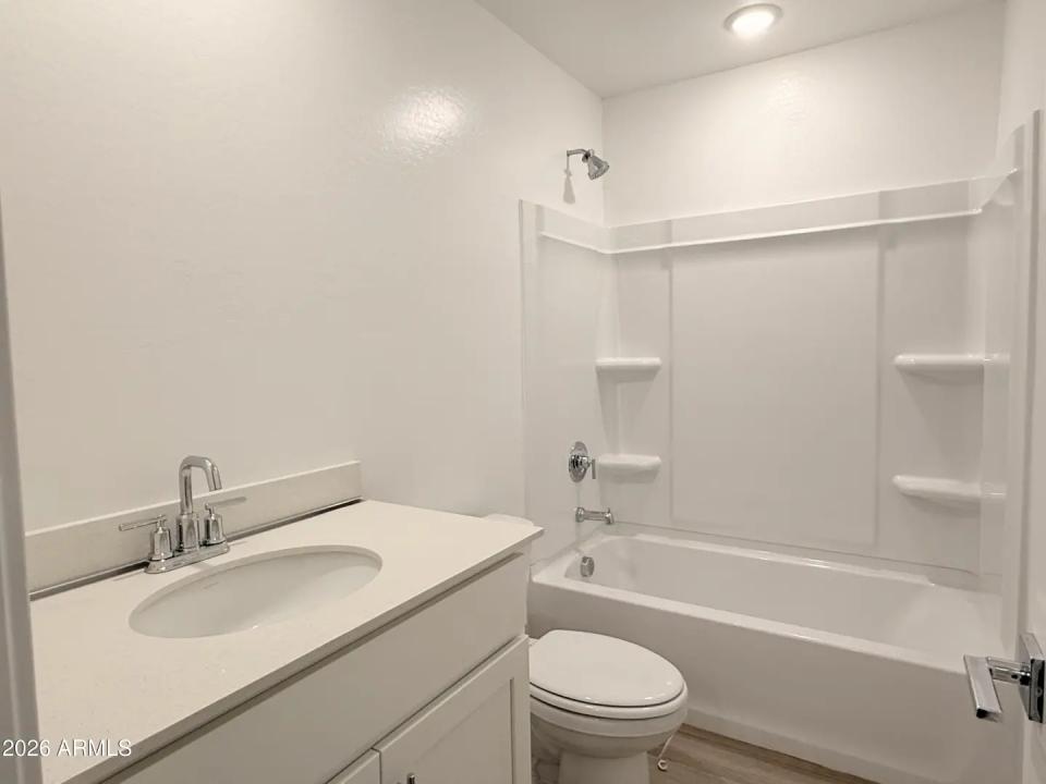 Real Estate Picture 16