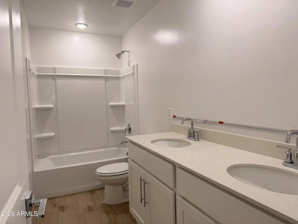 Real Estate Picture 19