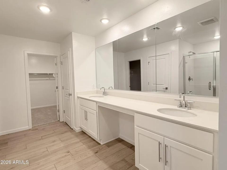 Real Estate Picture 25