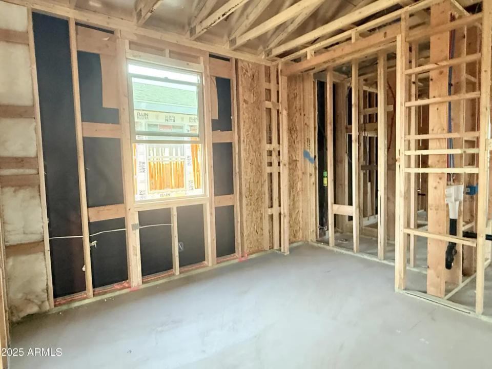 Real Estate Picture 4