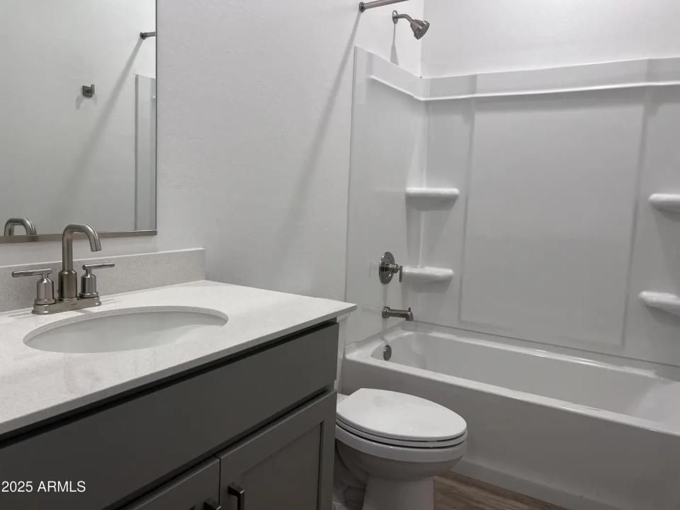 Real Estate Picture 3