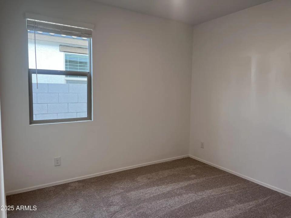 Real Estate Picture 4
