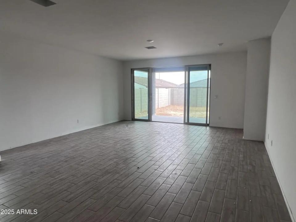 Real Estate Picture 6