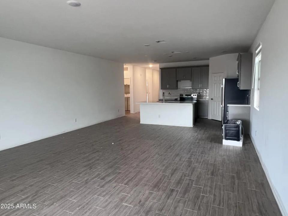 Real Estate Picture 7