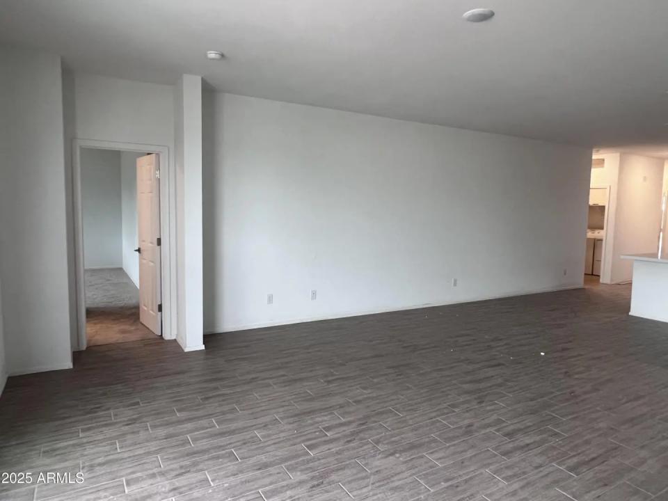 Real Estate Picture 8