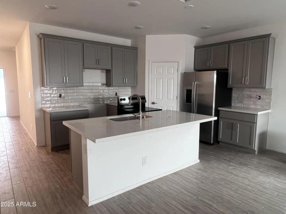 Real Estate Picture 9