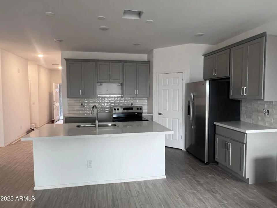 Real Estate Picture 10