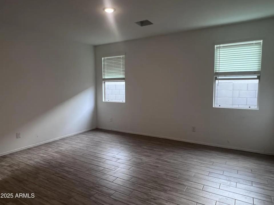 Real Estate Picture 12