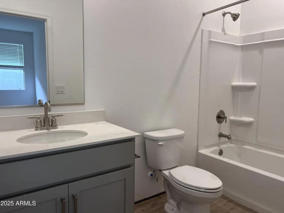 Real Estate Picture 14