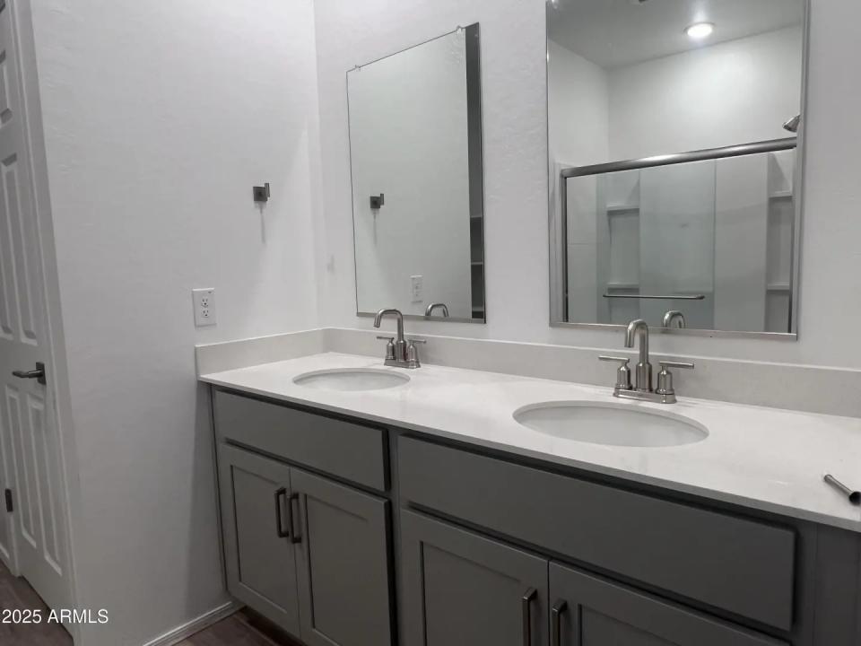 Real Estate Picture 16