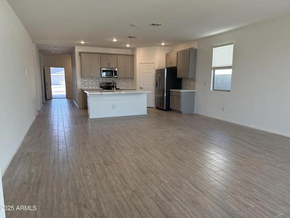 Real Estate Picture 6