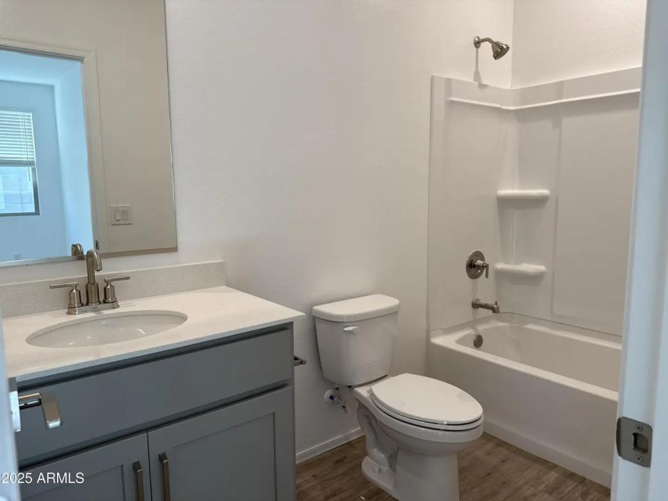Real Estate Picture 8