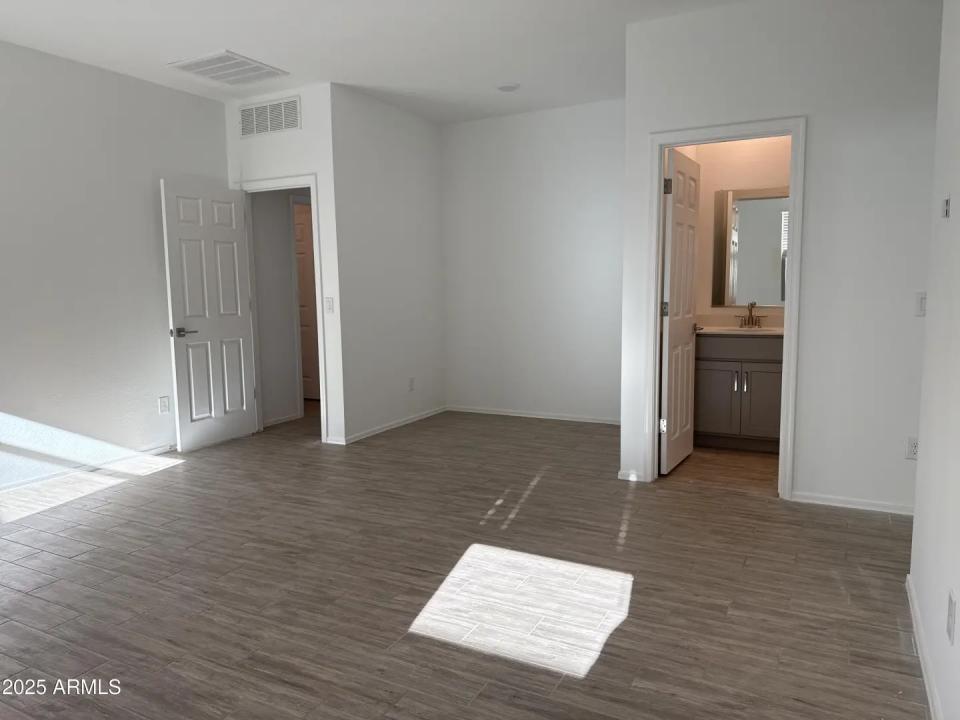 Real Estate Picture 9