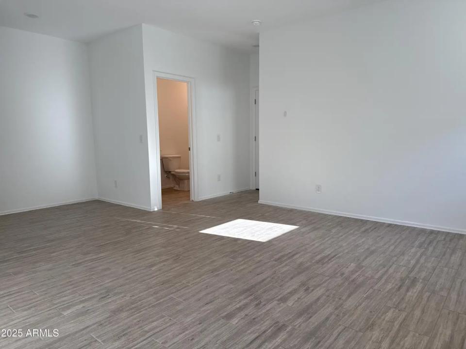 Real Estate Picture 11